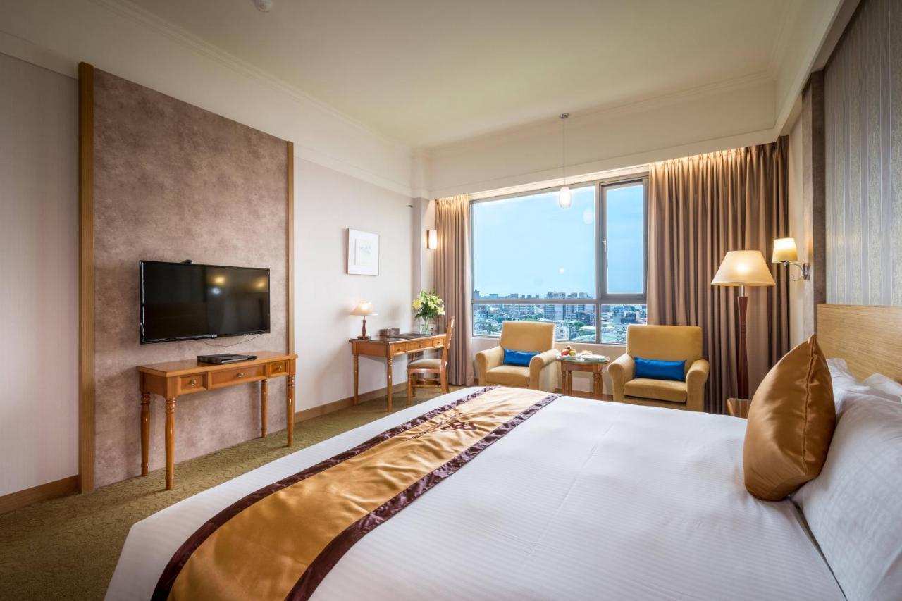 Royal Chiayi Hotel Exterior photo