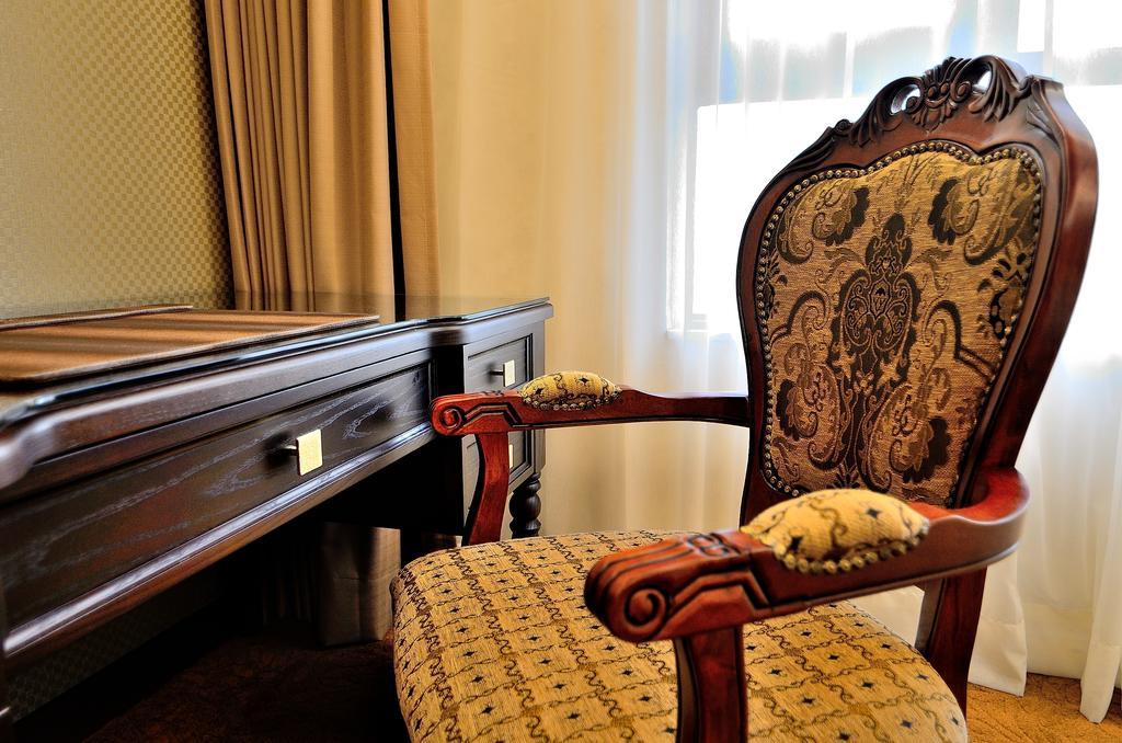 Royal Chiayi Hotel Exterior photo