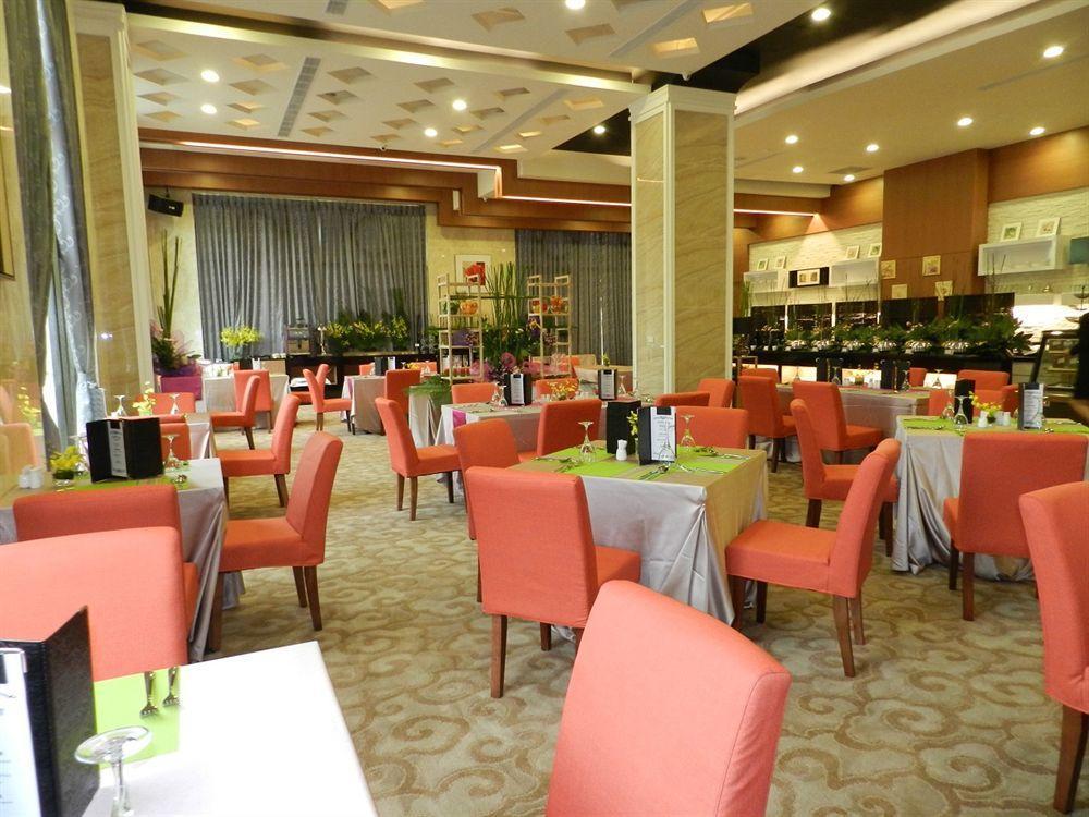 Royal Chiayi Hotel Exterior photo