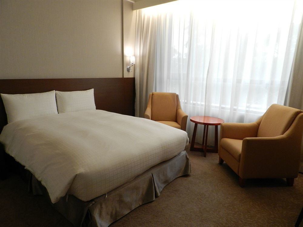 Royal Chiayi Hotel Exterior photo