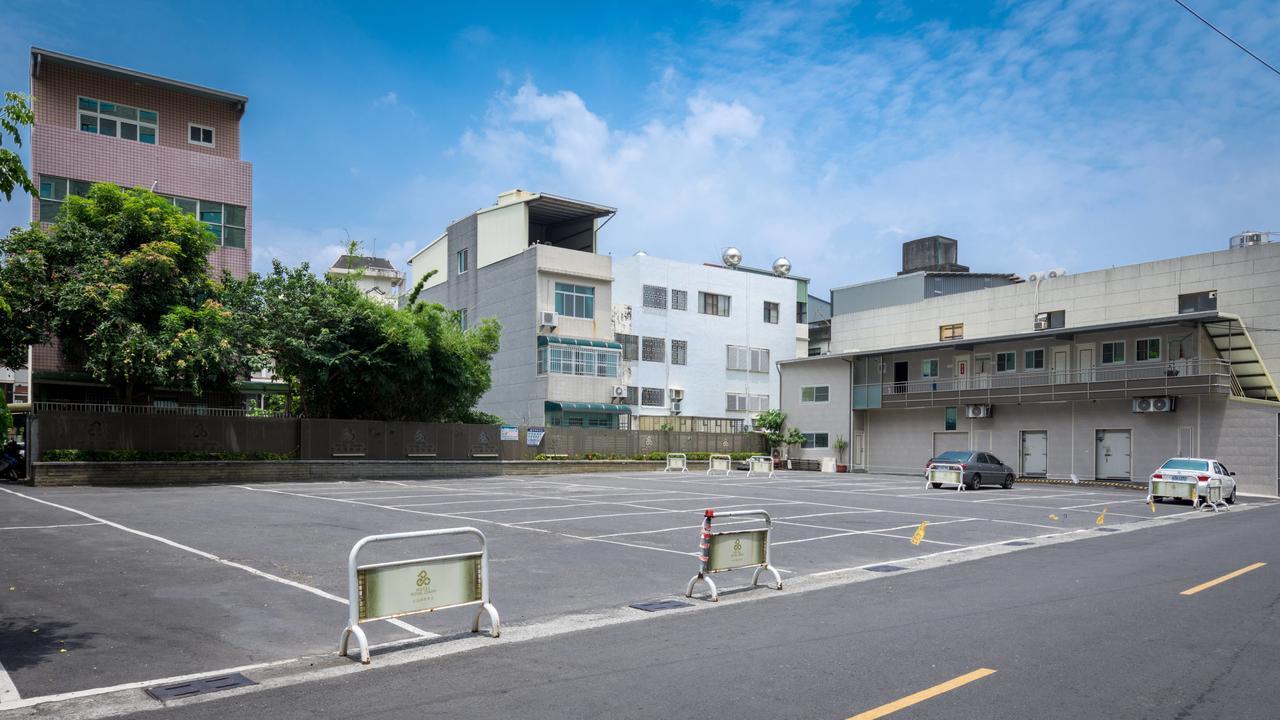 Royal Chiayi Hotel Exterior photo