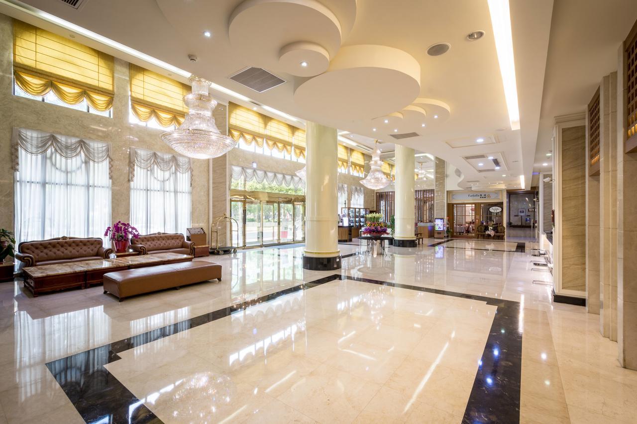 Royal Chiayi Hotel Exterior photo