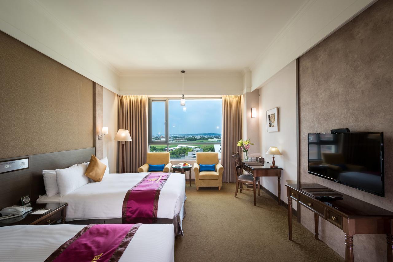 Royal Chiayi Hotel Exterior photo