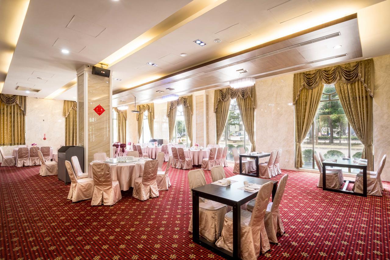 Royal Chiayi Hotel Exterior photo