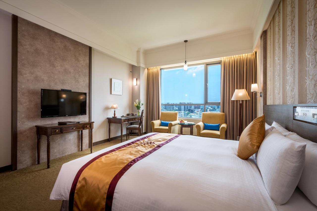 Royal Chiayi Hotel Exterior photo