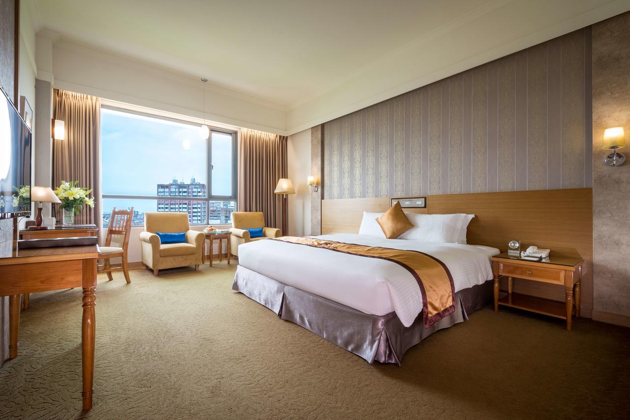 Royal Chiayi Hotel Exterior photo