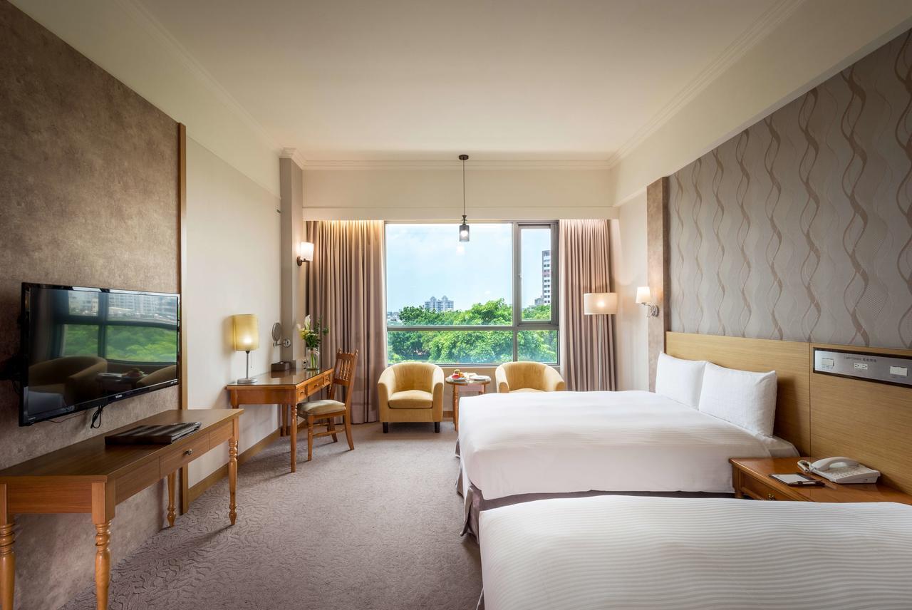 Royal Chiayi Hotel Exterior photo