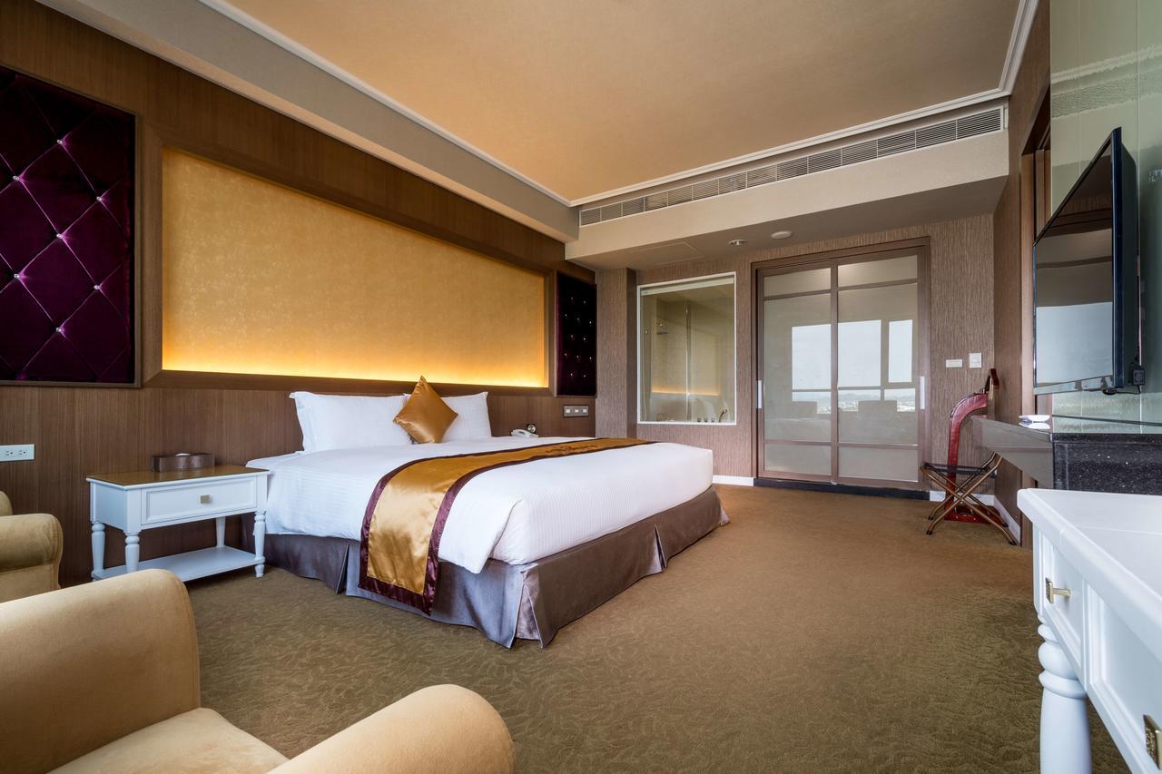Royal Chiayi Hotel Exterior photo
