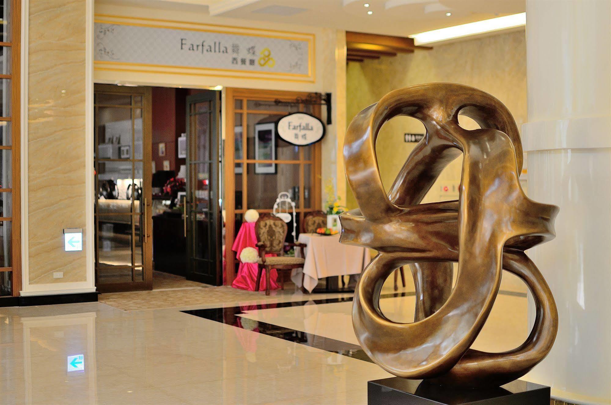 Royal Chiayi Hotel Exterior photo