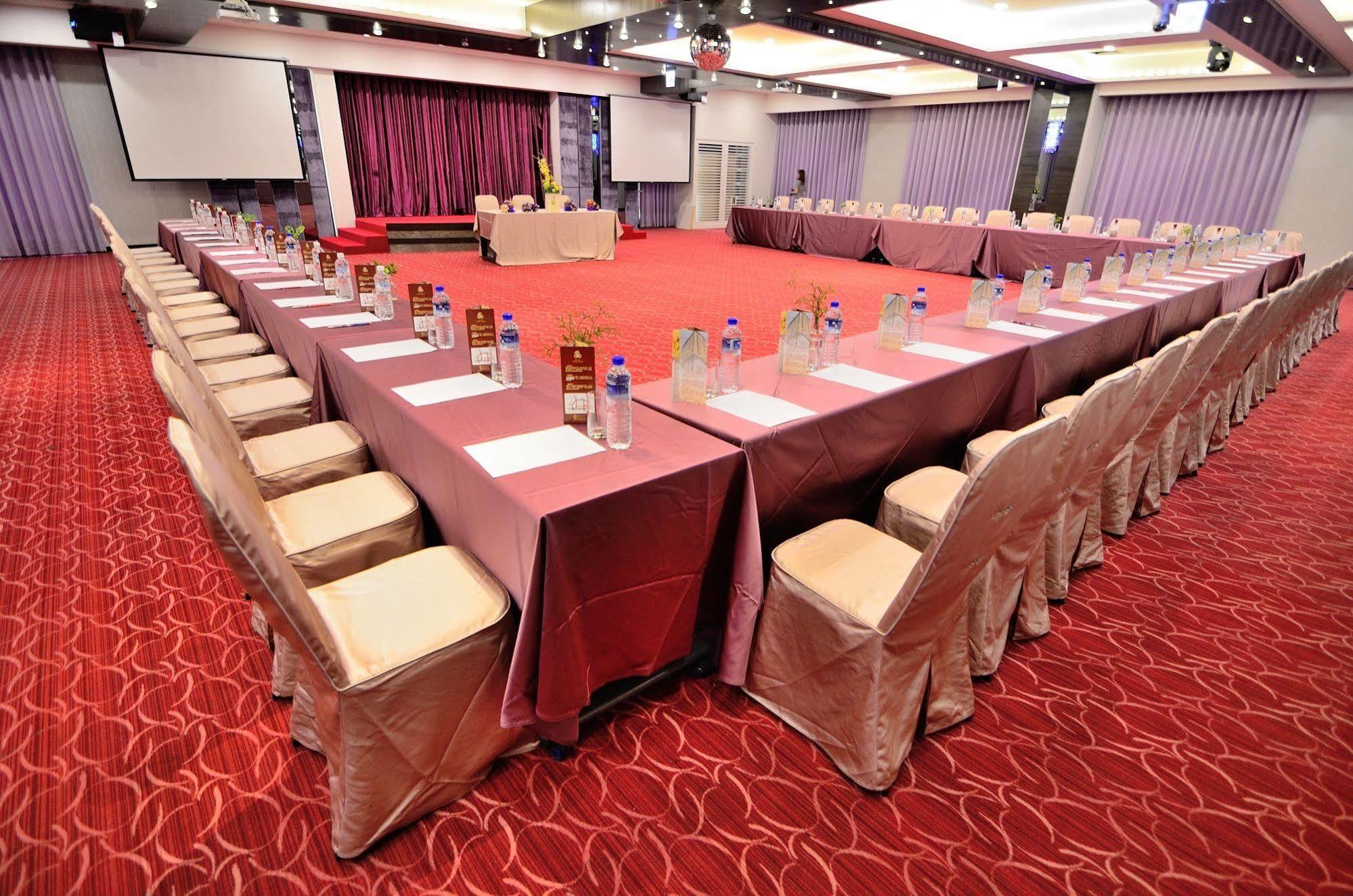 Royal Chiayi Hotel Exterior photo