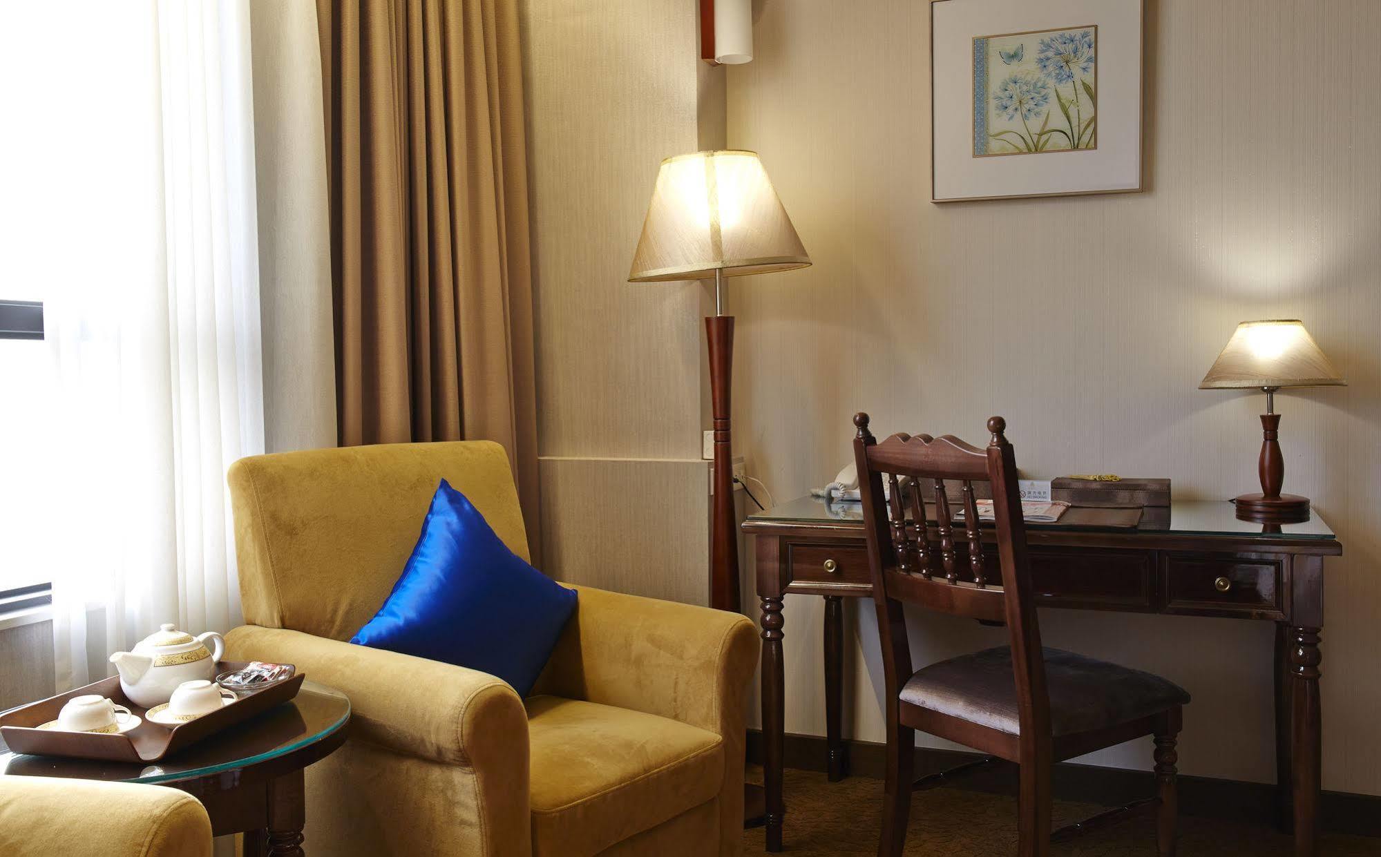 Royal Chiayi Hotel Exterior photo