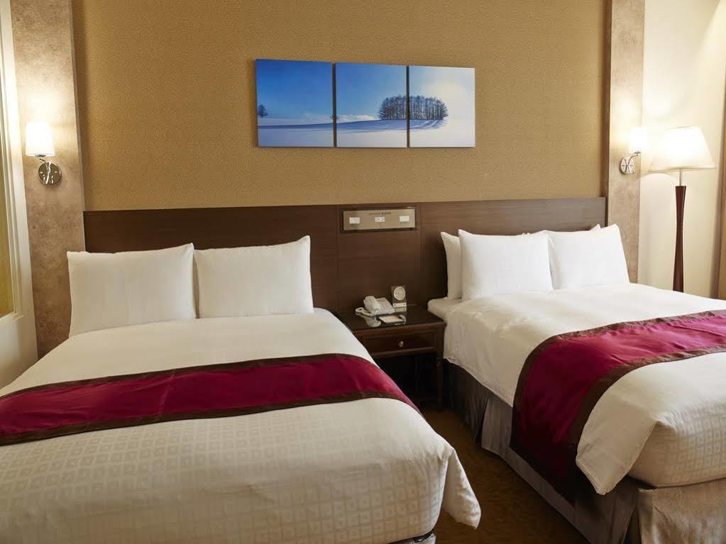 Royal Chiayi Hotel Exterior photo