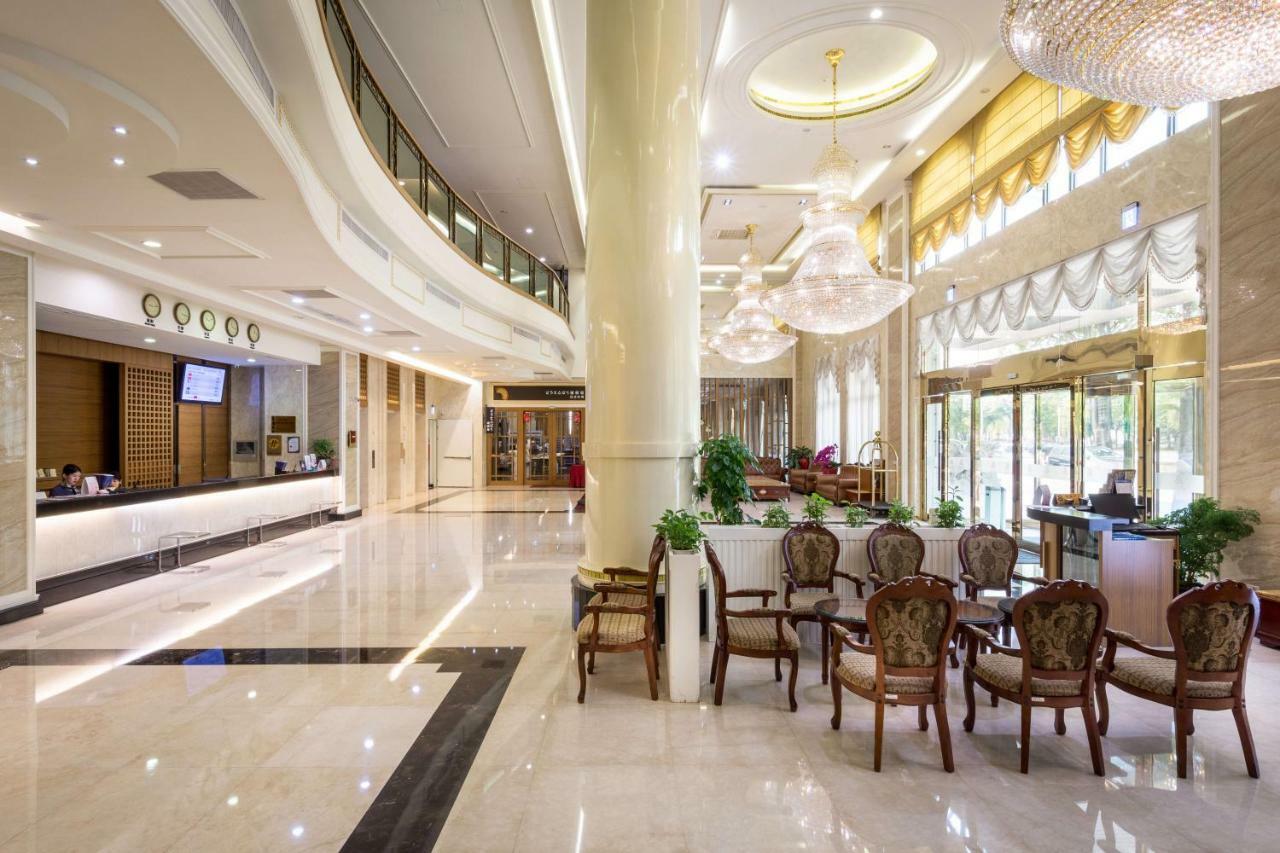 Royal Chiayi Hotel Exterior photo