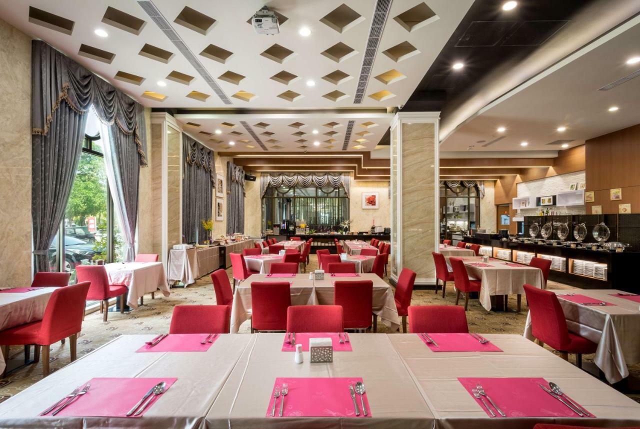Royal Chiayi Hotel Exterior photo
