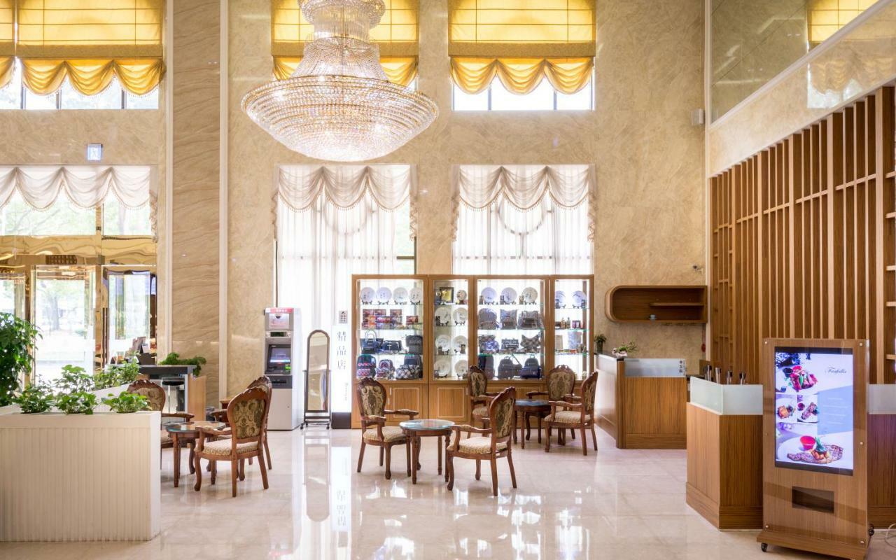 Royal Chiayi Hotel Exterior photo